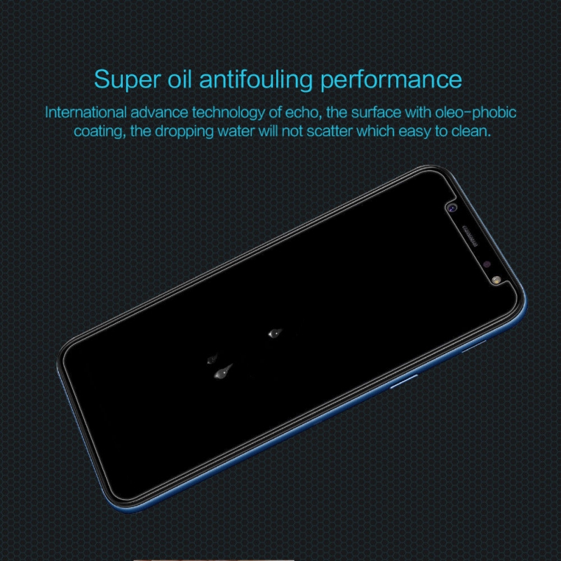 Miếng Dán Cường Lực Samsung Galaxy A6 2018 Hiệu Nillkin 9H có khả năng chống dầu, hạn chế bám vân tay, trầy xước và khả năng chịu lực cao giúp màn hình sáng rất chuẩn và vuốt khá mượt mà